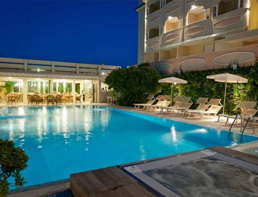 Hotel Derby Exclusive Milano Marittima Exterior photo