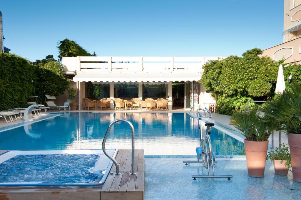 Hotel Derby Exclusive Milano Marittima Exterior photo